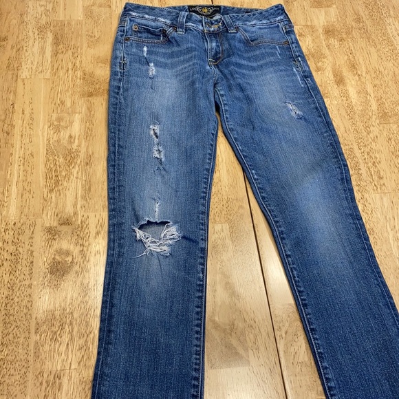 Lucky Brand Lola, skinny, factory destroyed jeans - Picture 1 of 9